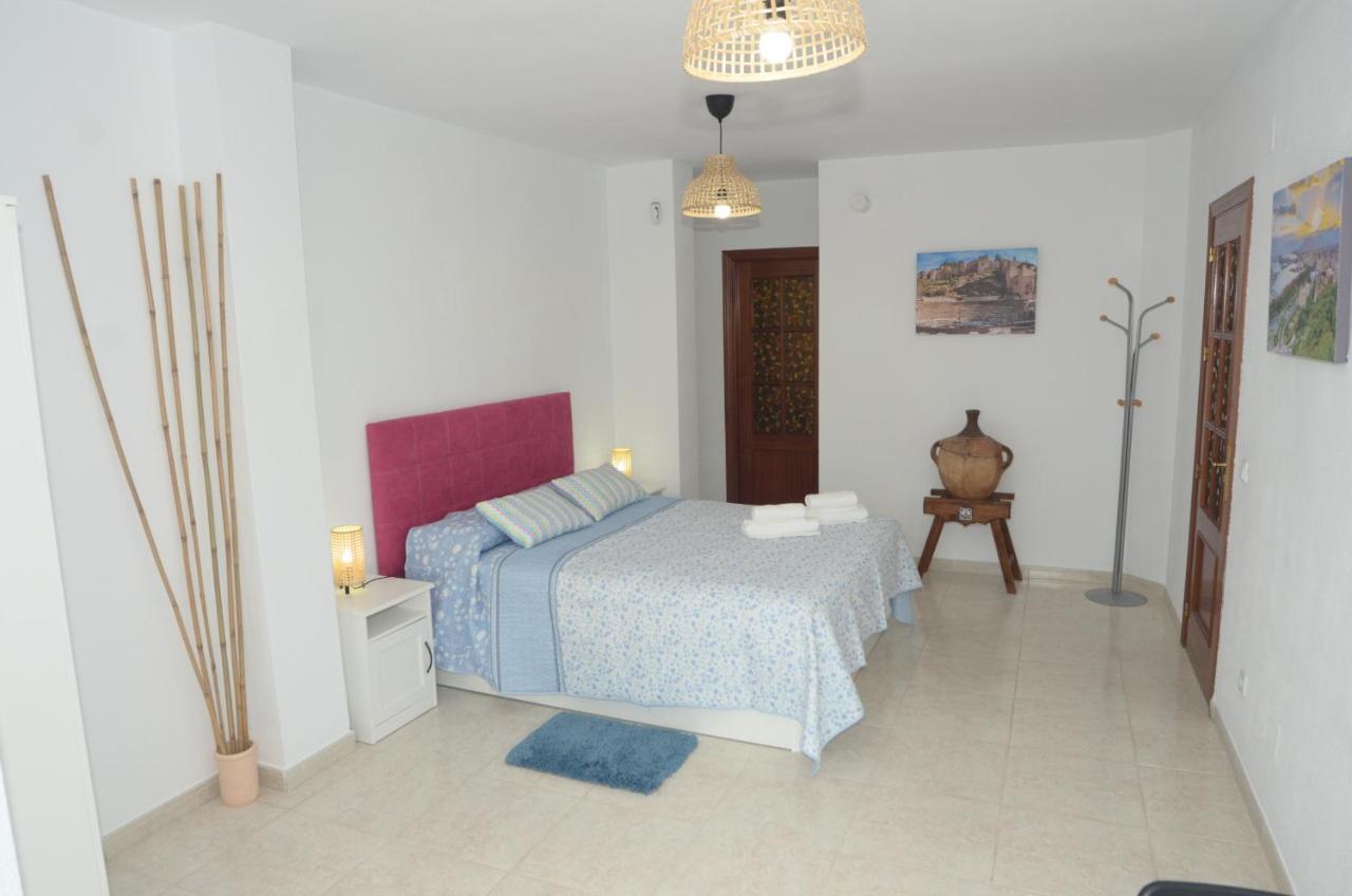 Habitacion Grande Con Terraza Privada, Malaga Centro Ngoại thất bức ảnh
