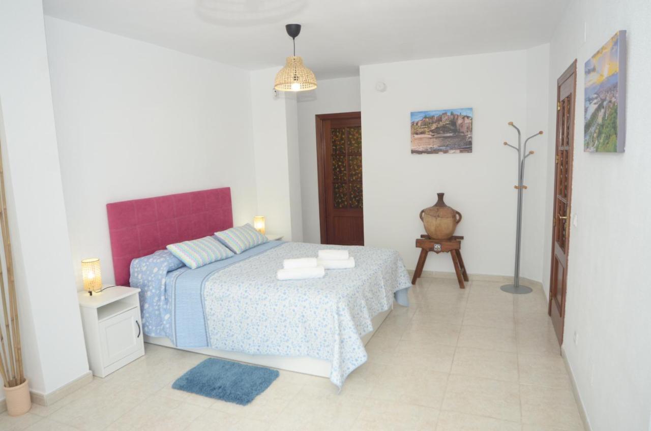 Habitacion Grande Con Terraza Privada, Malaga Centro Ngoại thất bức ảnh
